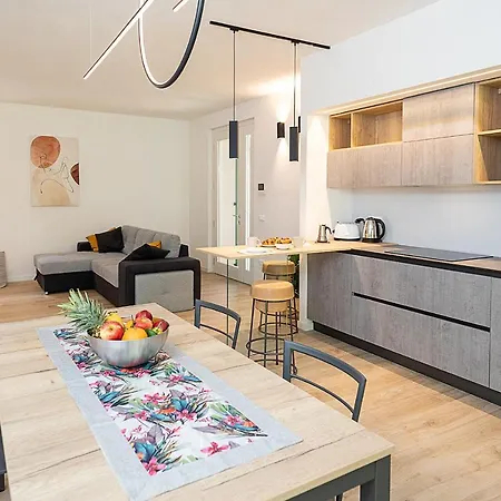Cascinale 11 - Regarda Travel Appartamento *