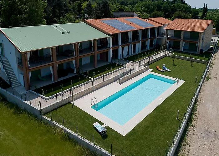 Cascinale 11 - Regarda Travel