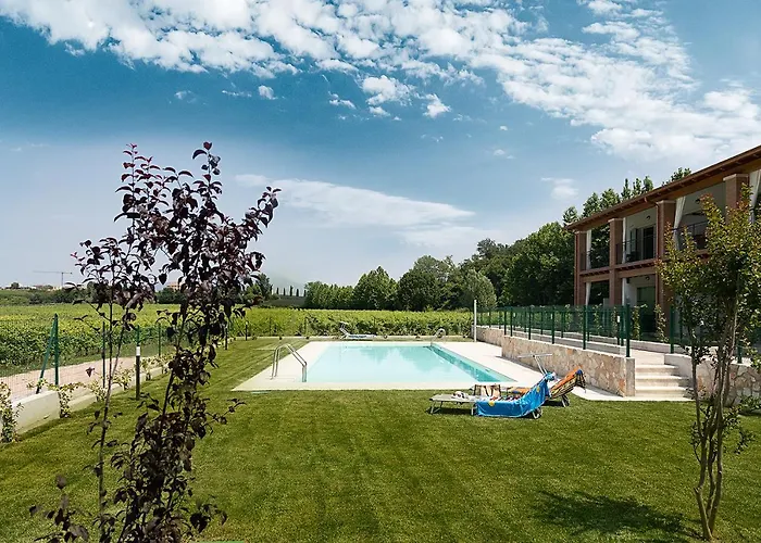 Cascinale 11 - Regarda Travel